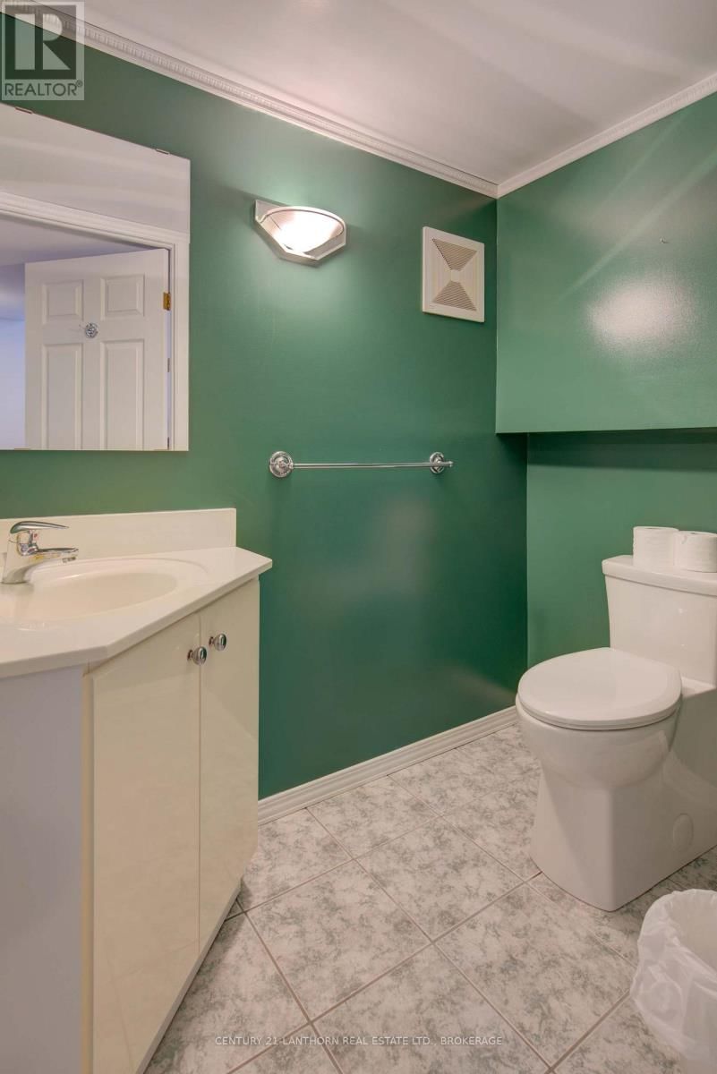 788 WHITEOAK CRESCENT Image 33