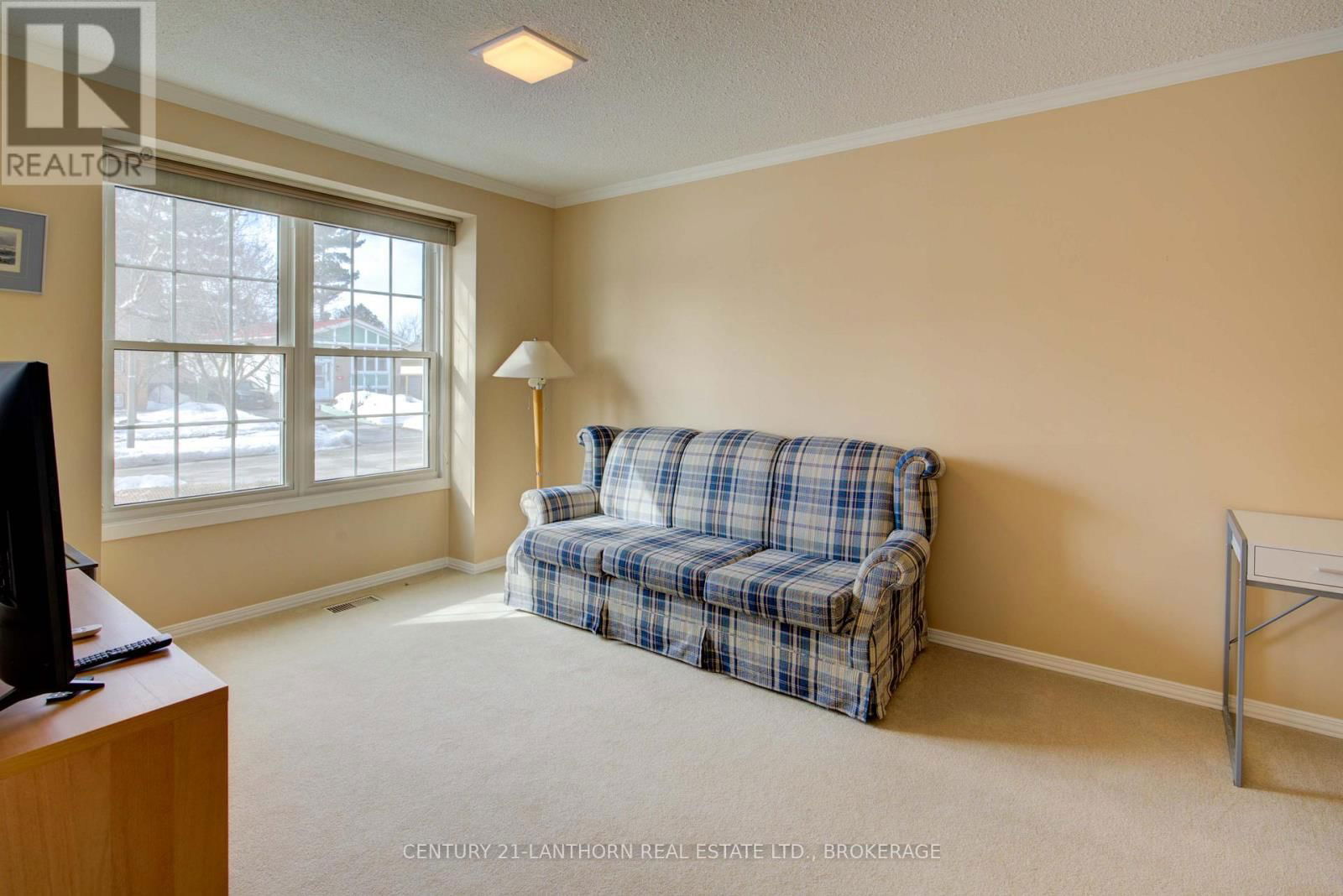 788 WHITEOAK CRESCENT Image 9