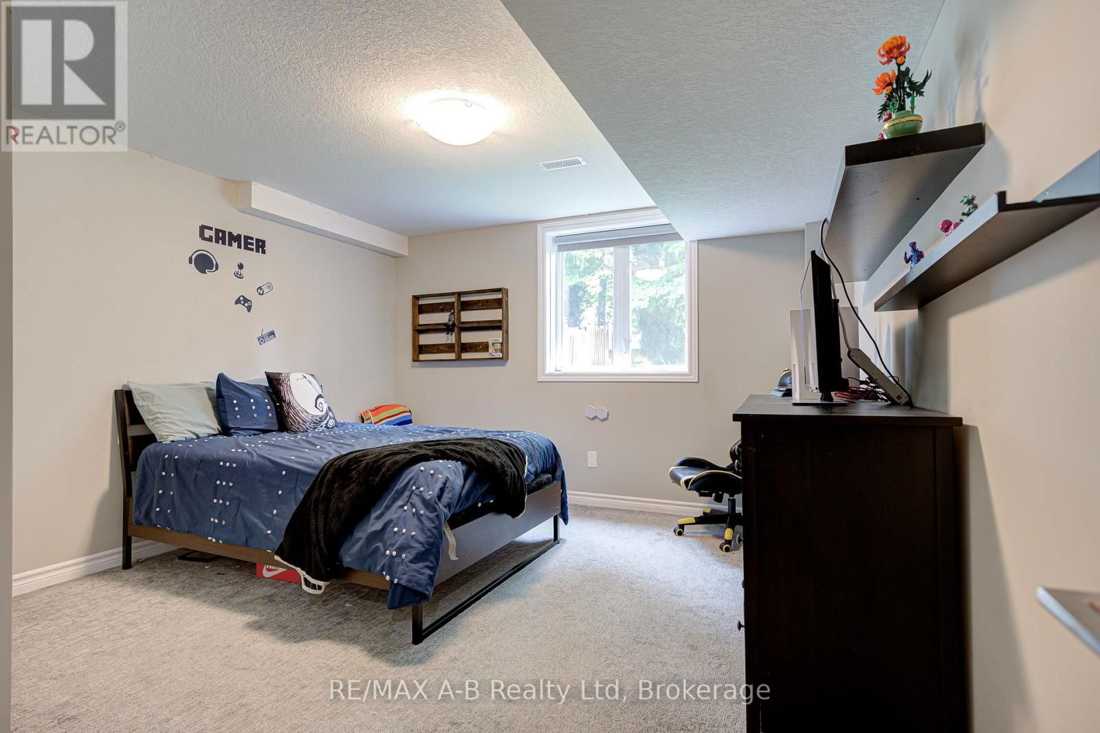 70 GERBER DRIVE Image 32