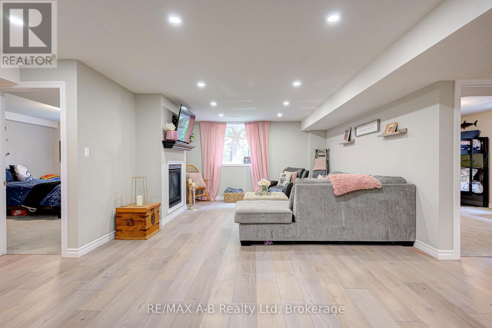 70 GERBER DRIVE Image 34