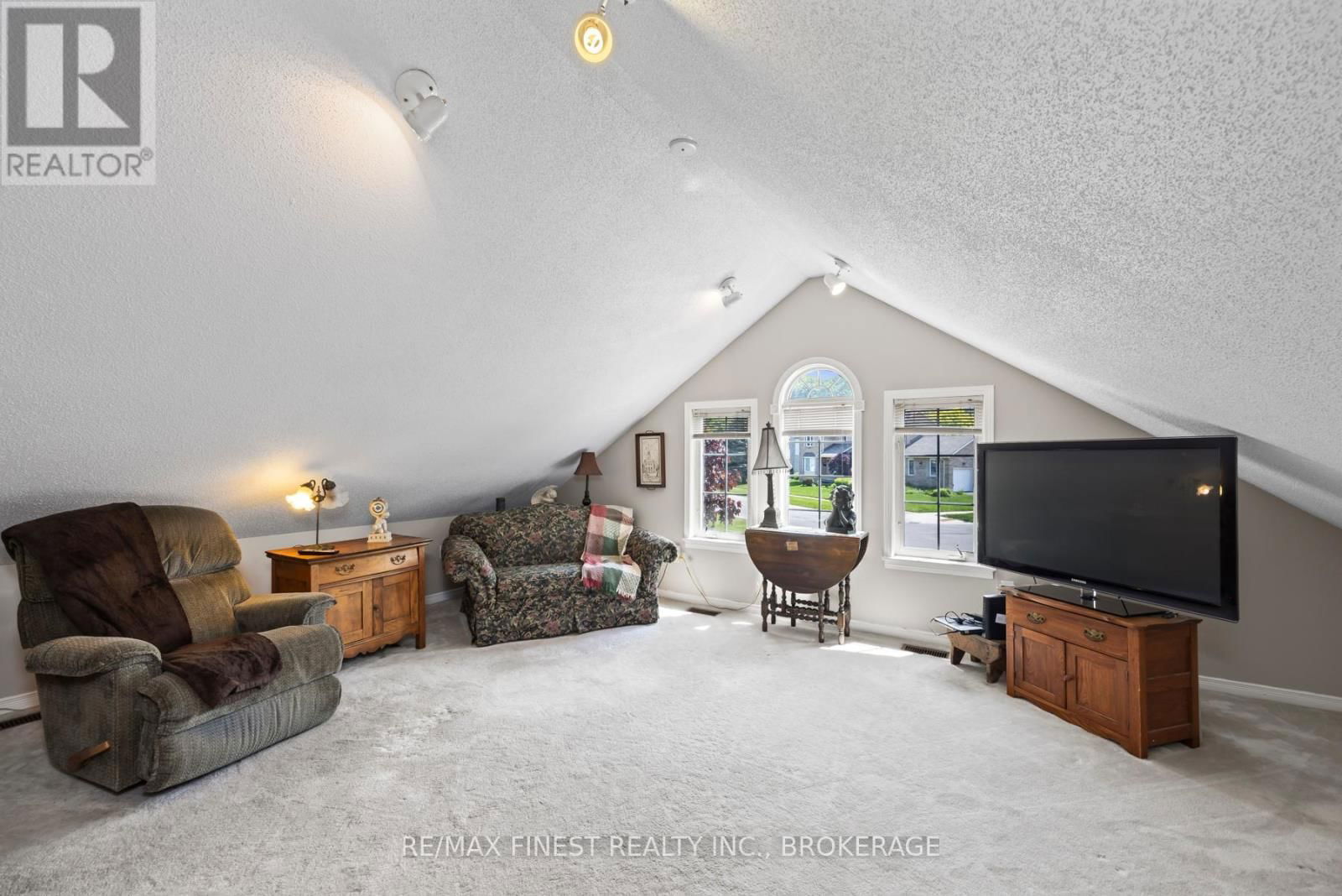 941 MALVERN TERRACE Image 21
