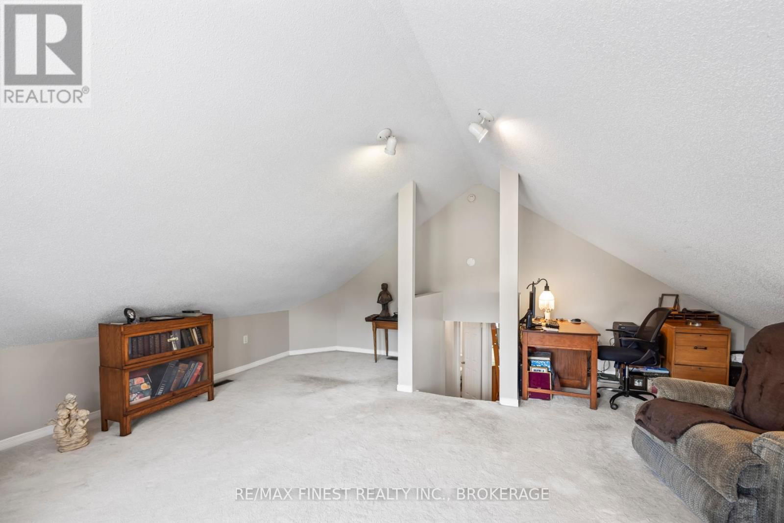 941 MALVERN TERRACE Image 22