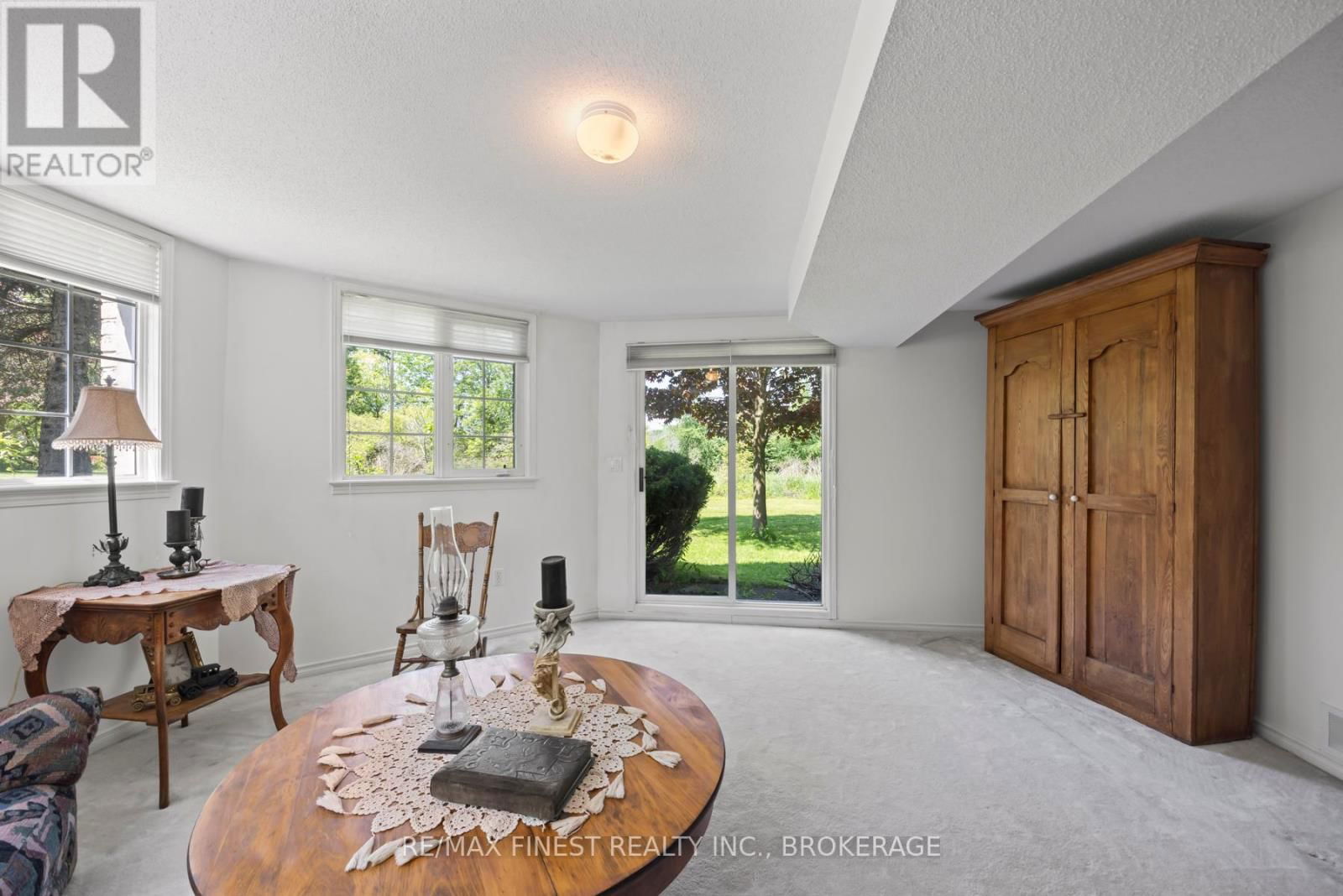941 MALVERN TERRACE Image 29