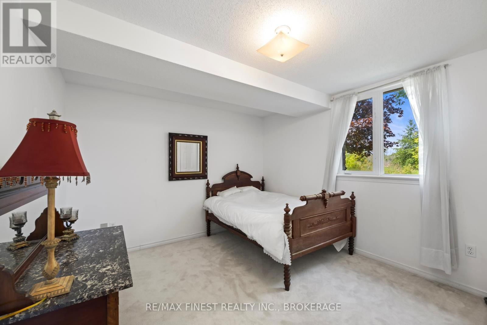 941 MALVERN TERRACE Image 30