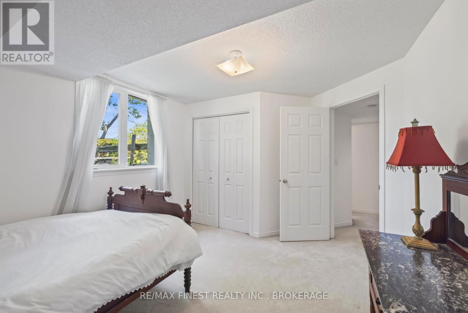 941 MALVERN TERRACE Image 31
