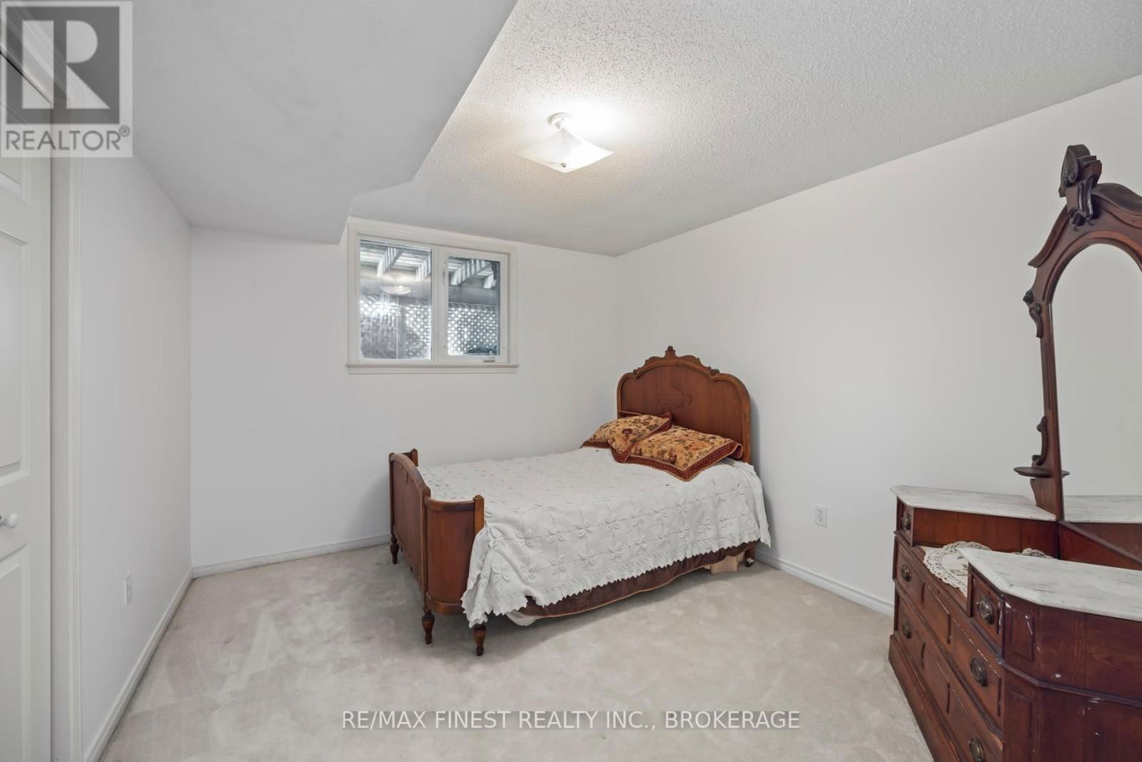 941 MALVERN TERRACE Image 34