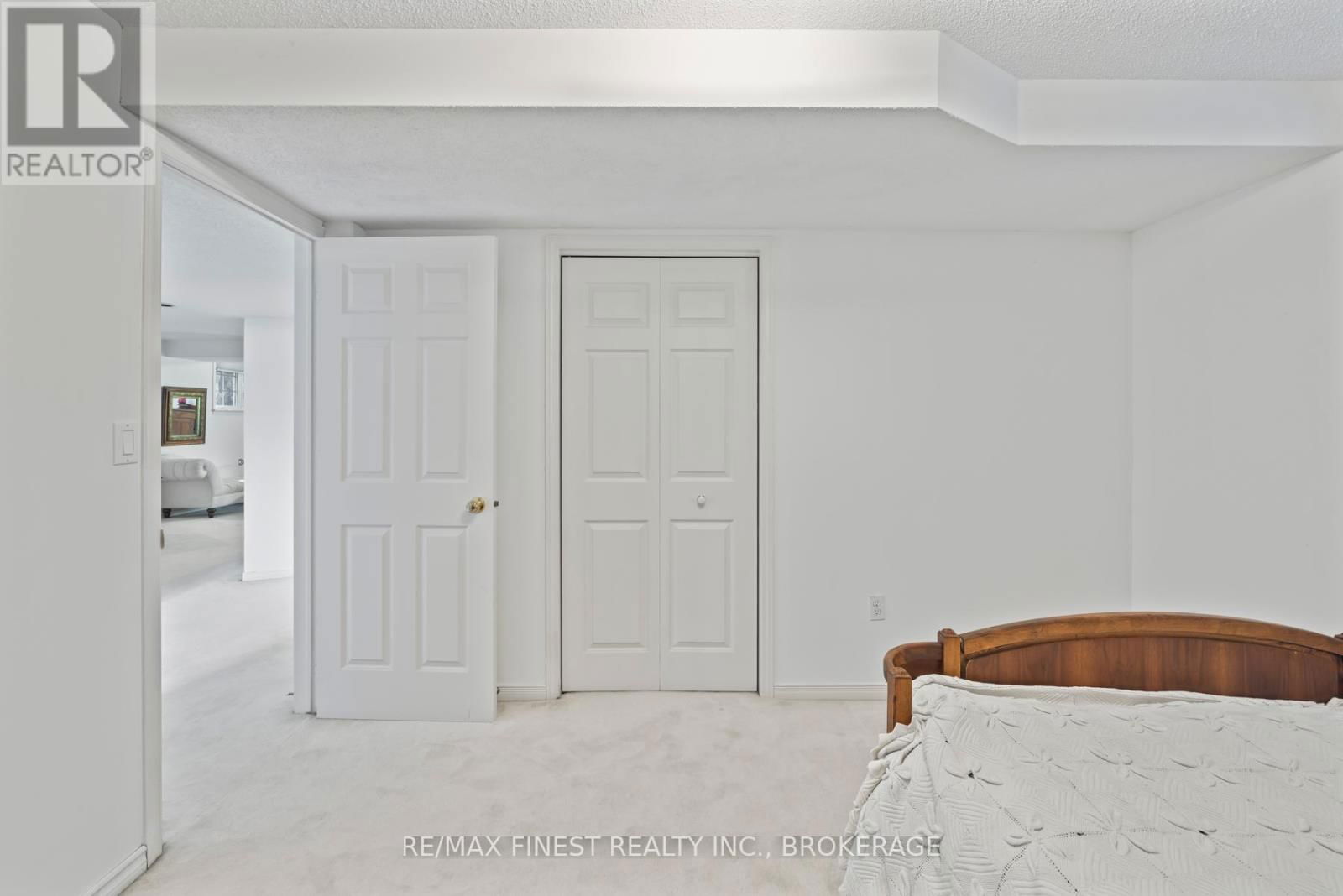 941 MALVERN TERRACE Image 35