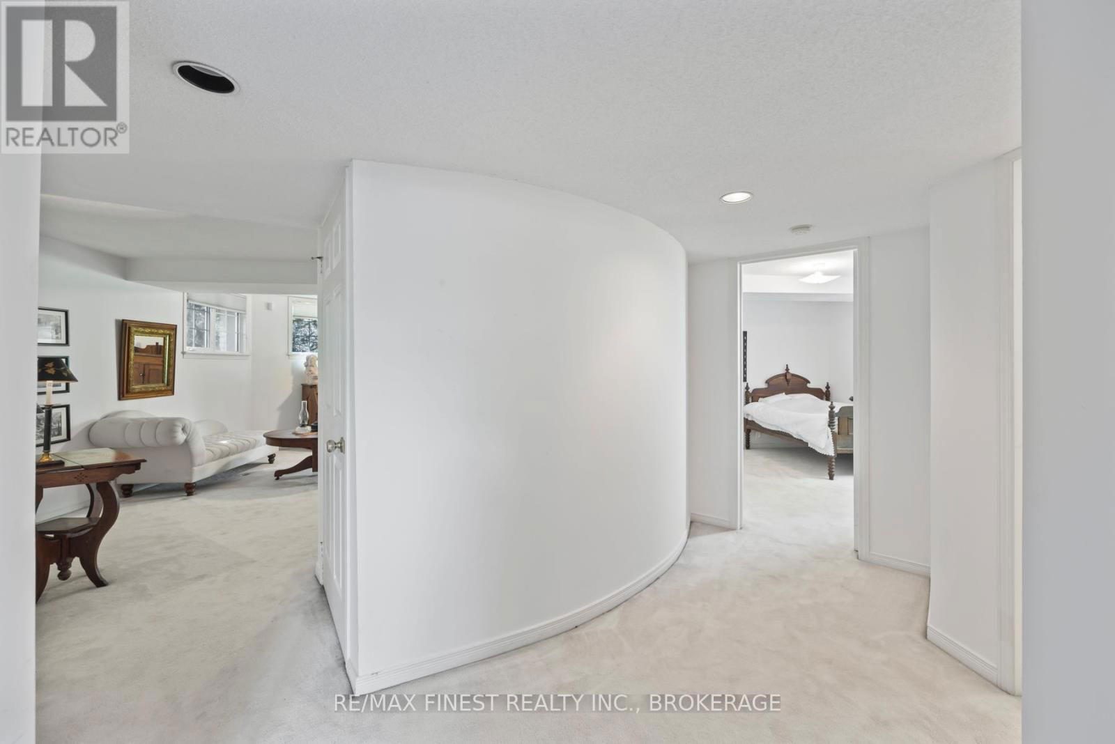 941 MALVERN TERRACE Image 37