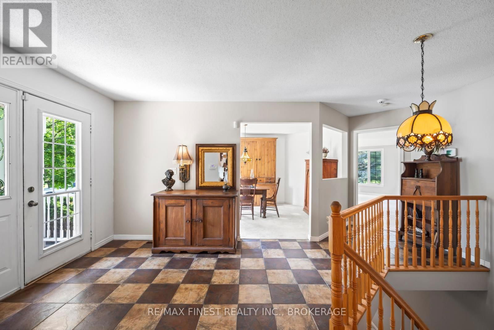 941 MALVERN TERRACE Image 4