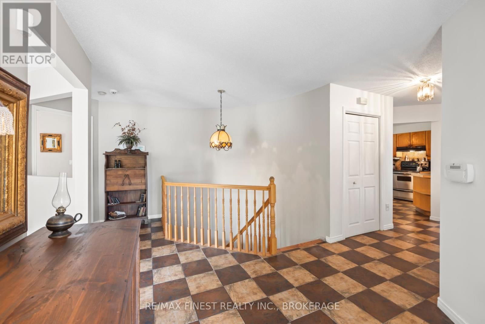 941 MALVERN TERRACE Image 5