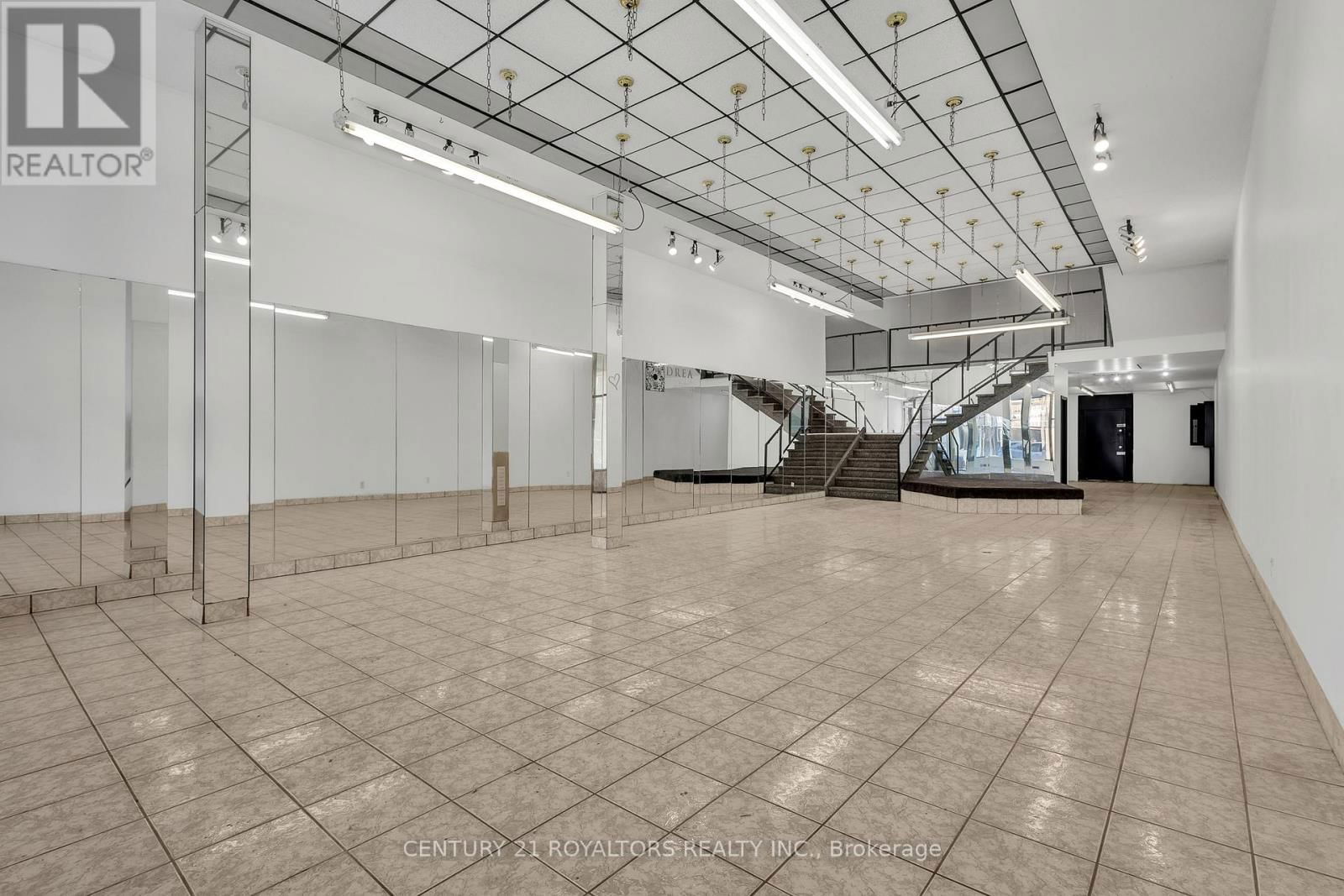 516 DUNDAS STREET Image 11