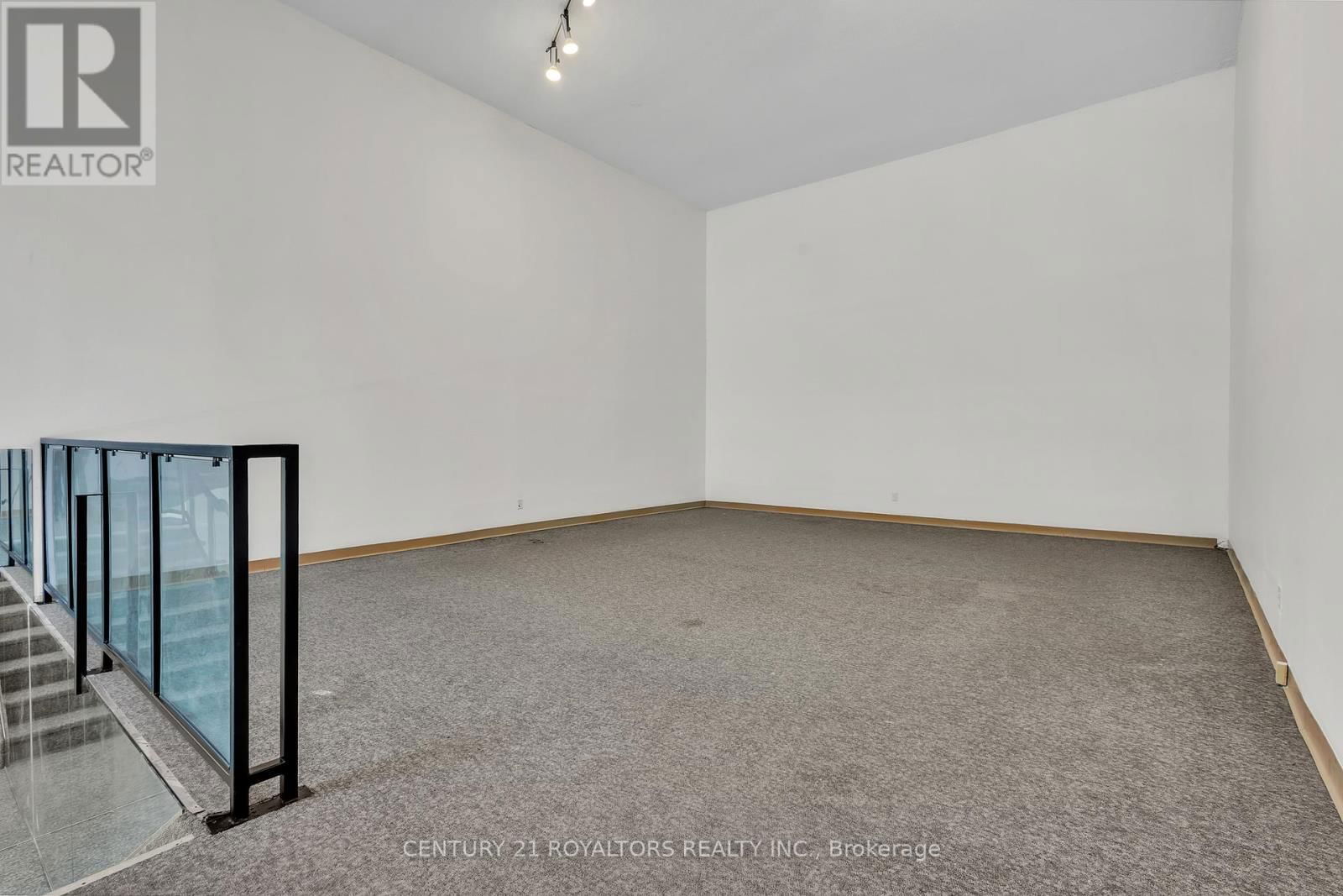516 DUNDAS STREET Image 19
