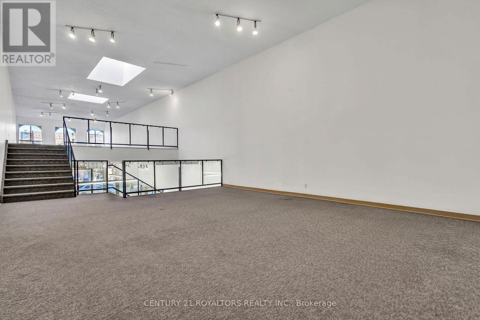 516 DUNDAS STREET Image 20
