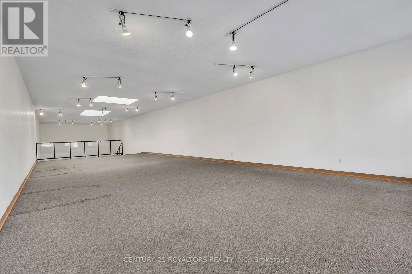 516 DUNDAS STREET Image 24