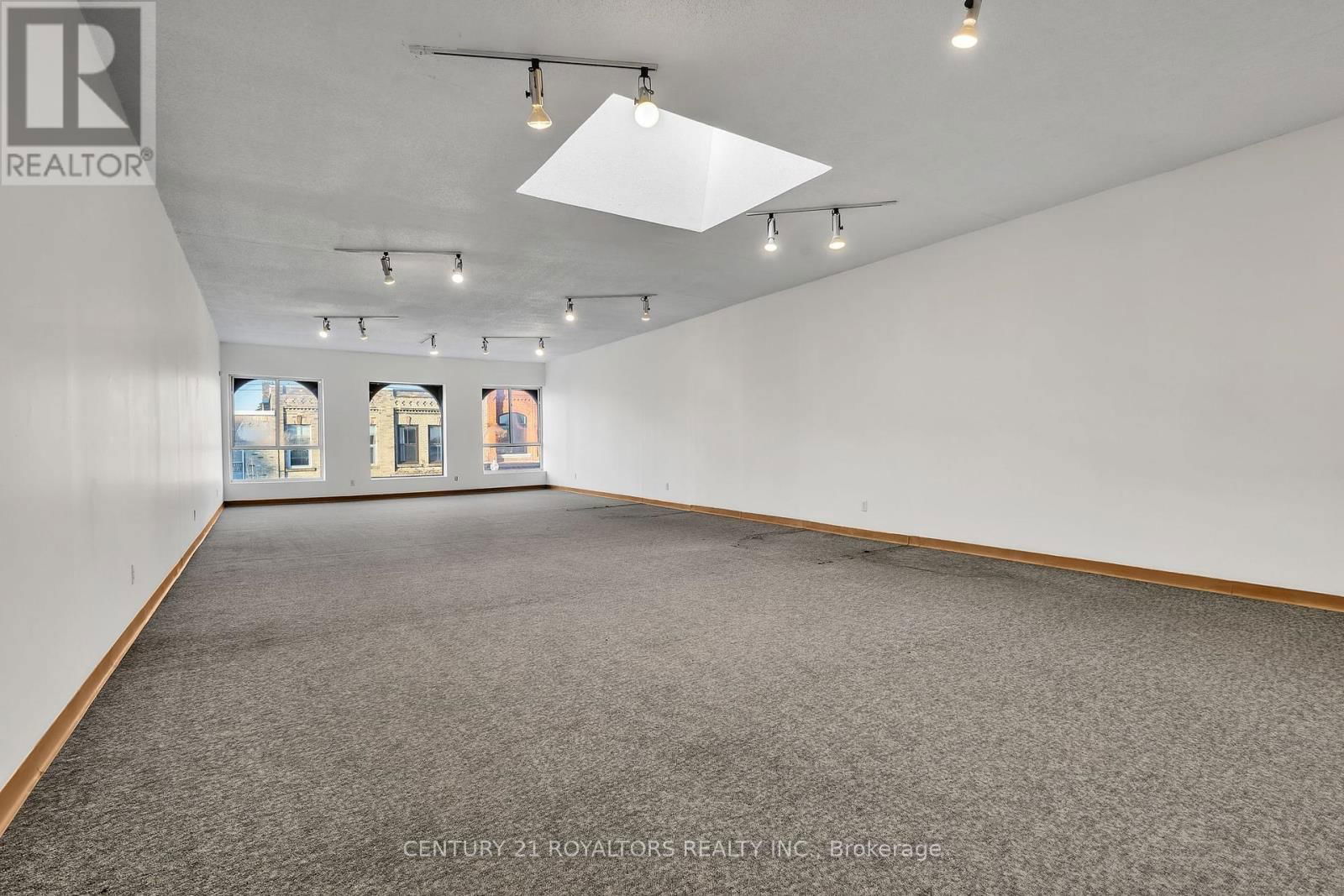 516 DUNDAS STREET Image 25