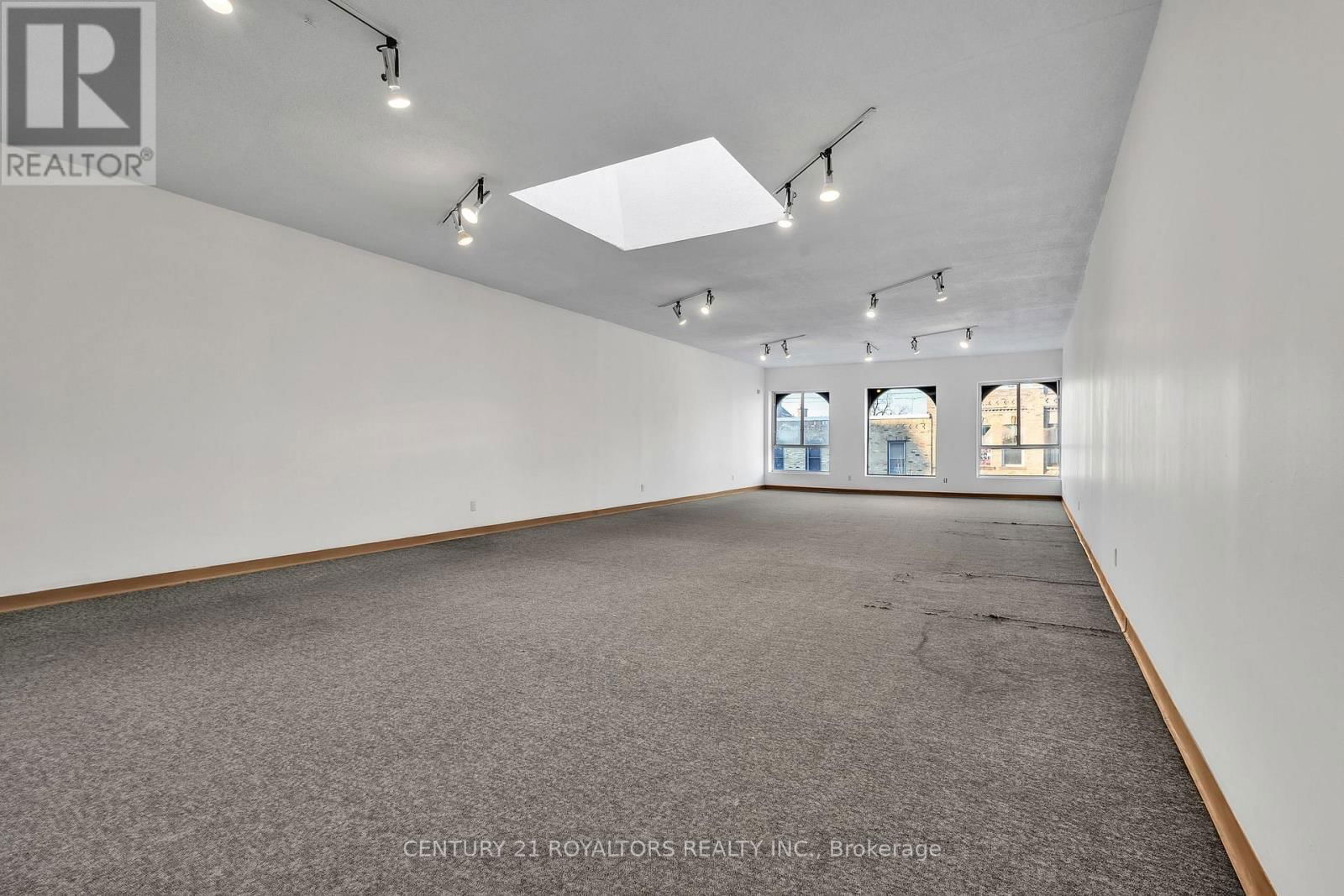 516 DUNDAS STREET Image 26