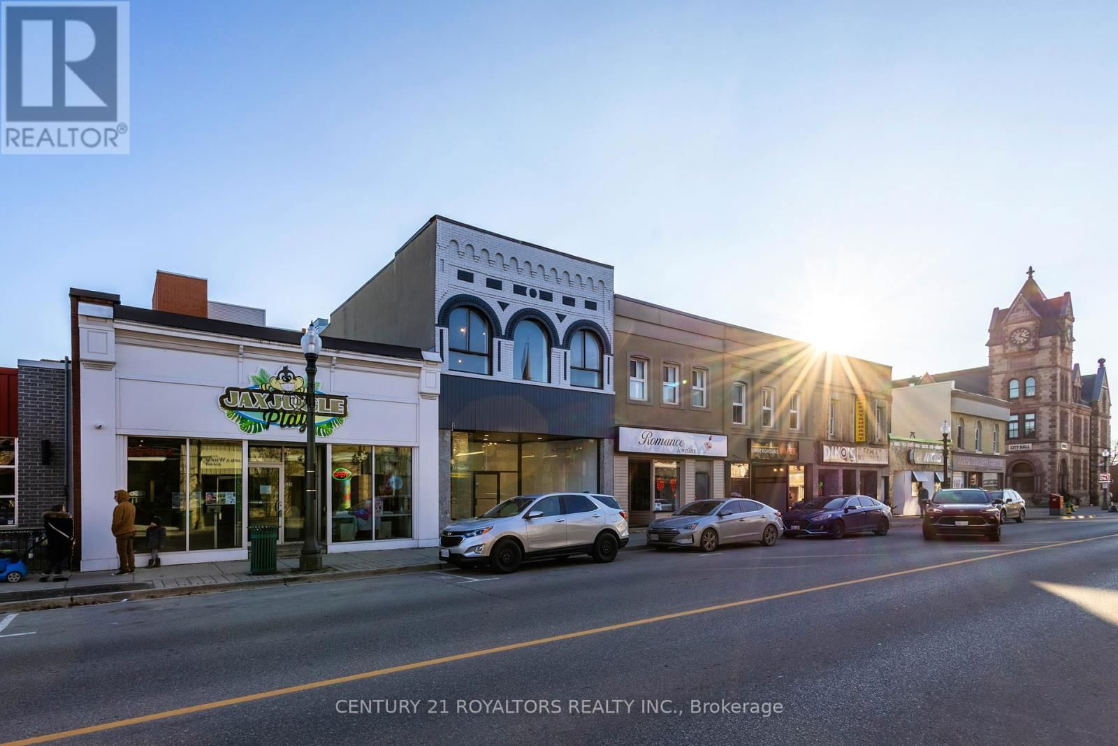 516 DUNDAS STREET Image 33
