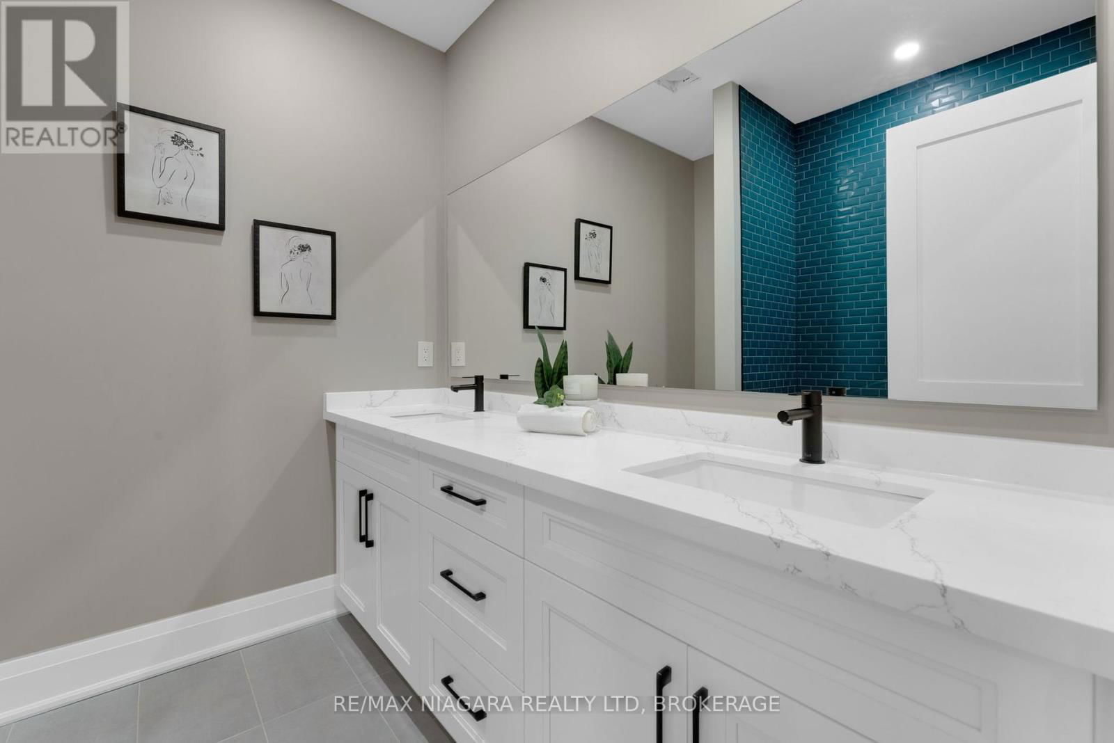 6216 CURLIN CRESCENT Image 30