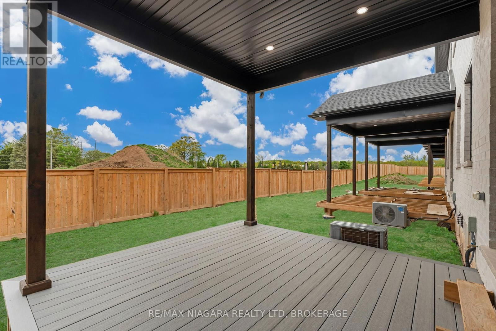 6216 CURLIN CRESCENT Image 36