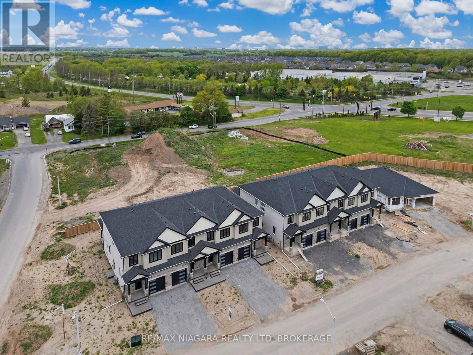 6216 CURLIN CRESCENT Image 38