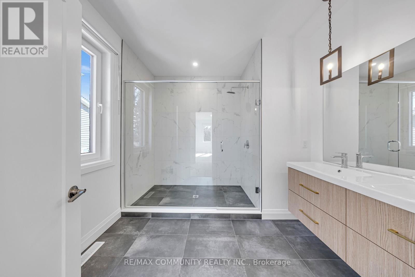 14 ALEXANDER CIRCLE Image 10