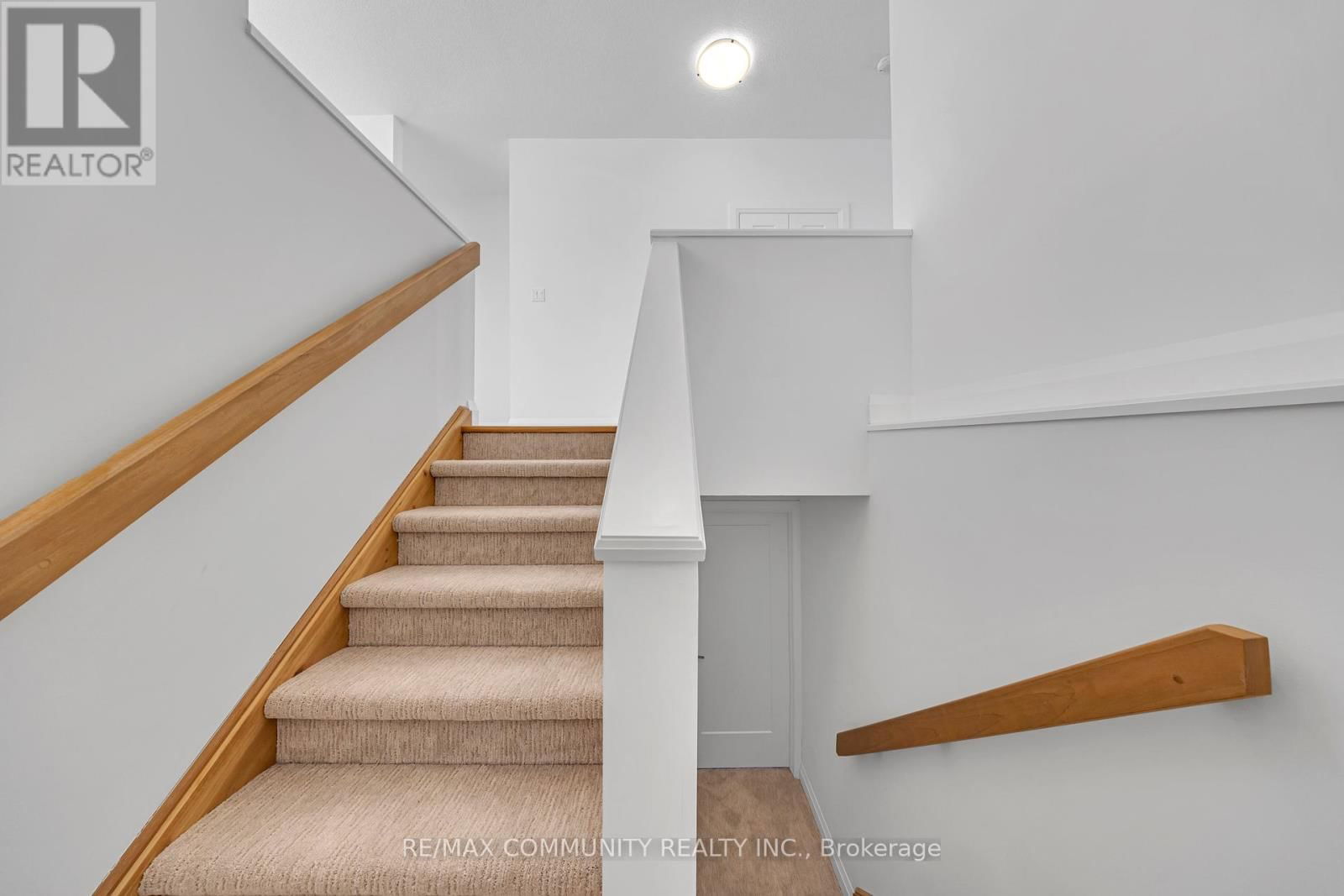 14 ALEXANDER CIRCLE Image 13