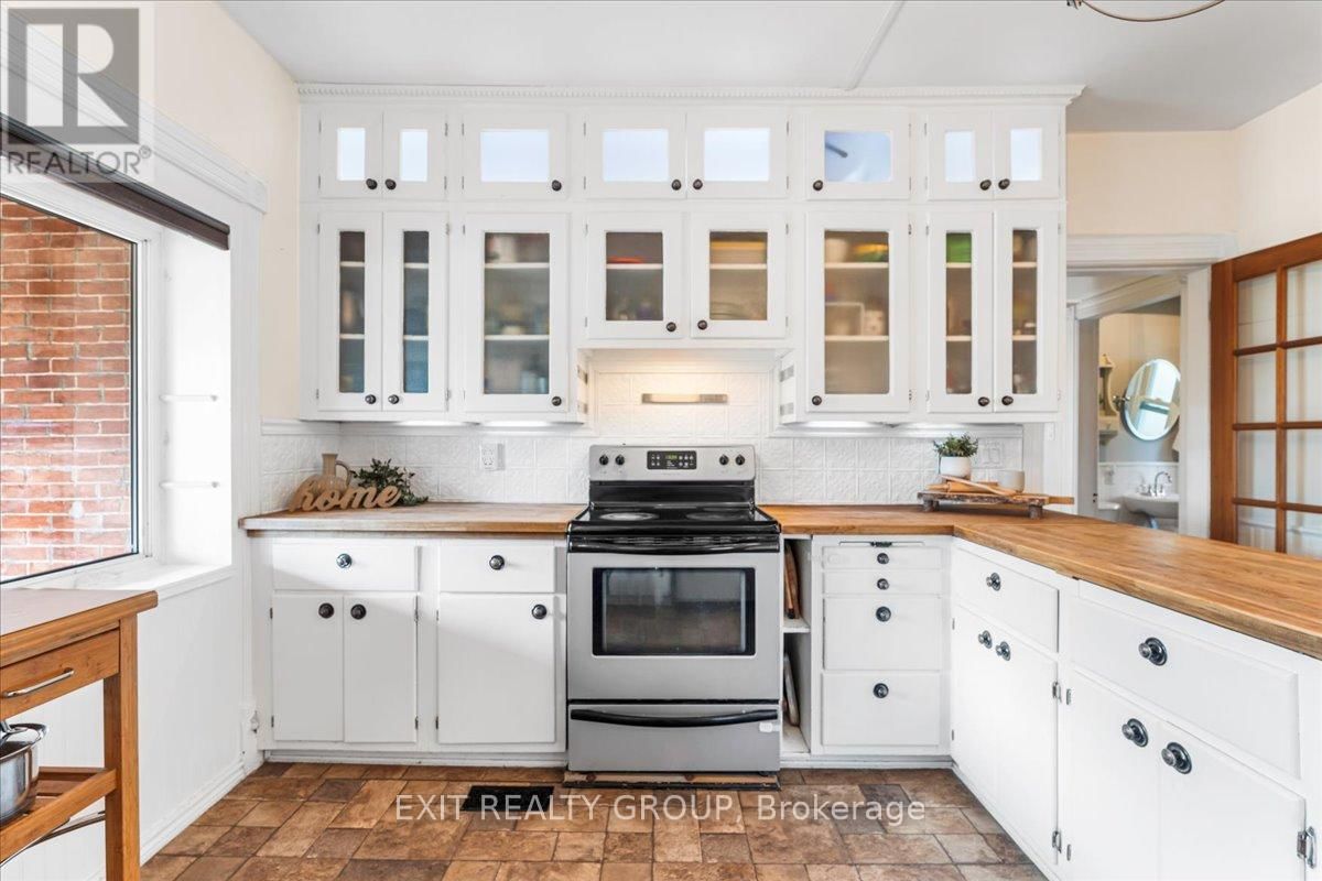 207 DURHAM STREET SOUTH Image 10