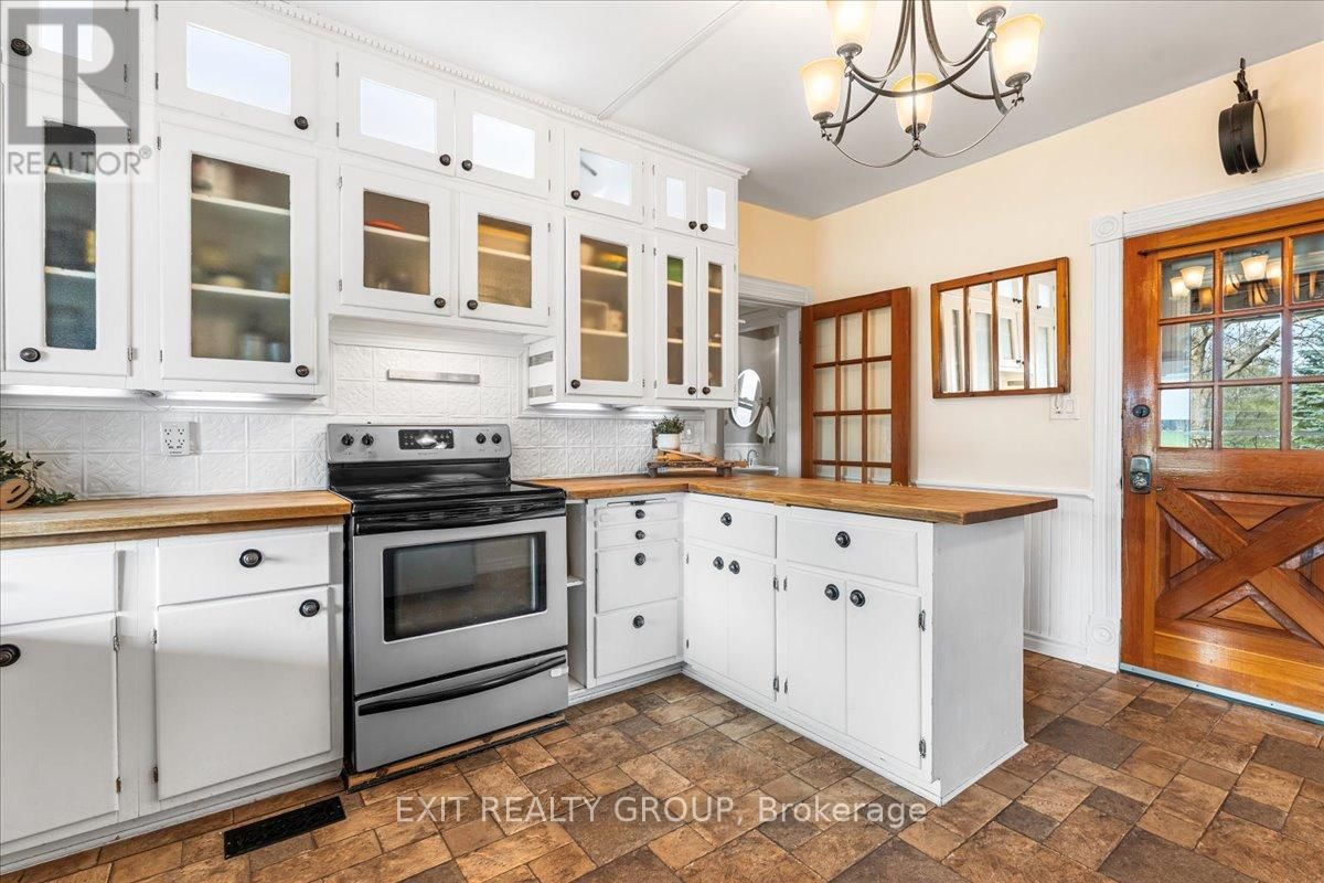 207 DURHAM STREET SOUTH Image 12
