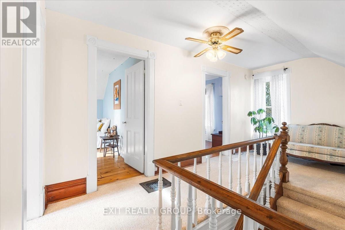 207 DURHAM STREET SOUTH Image 14