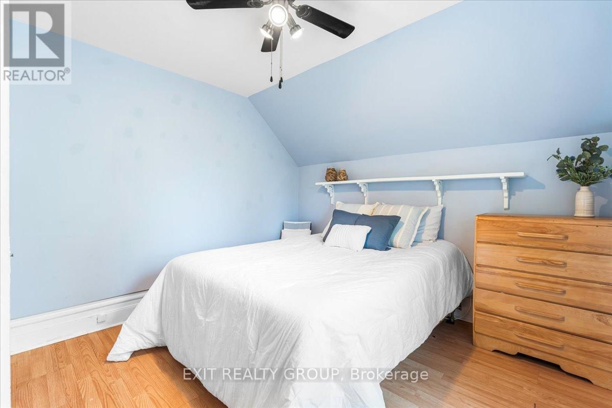 207 DURHAM STREET SOUTH Image 15
