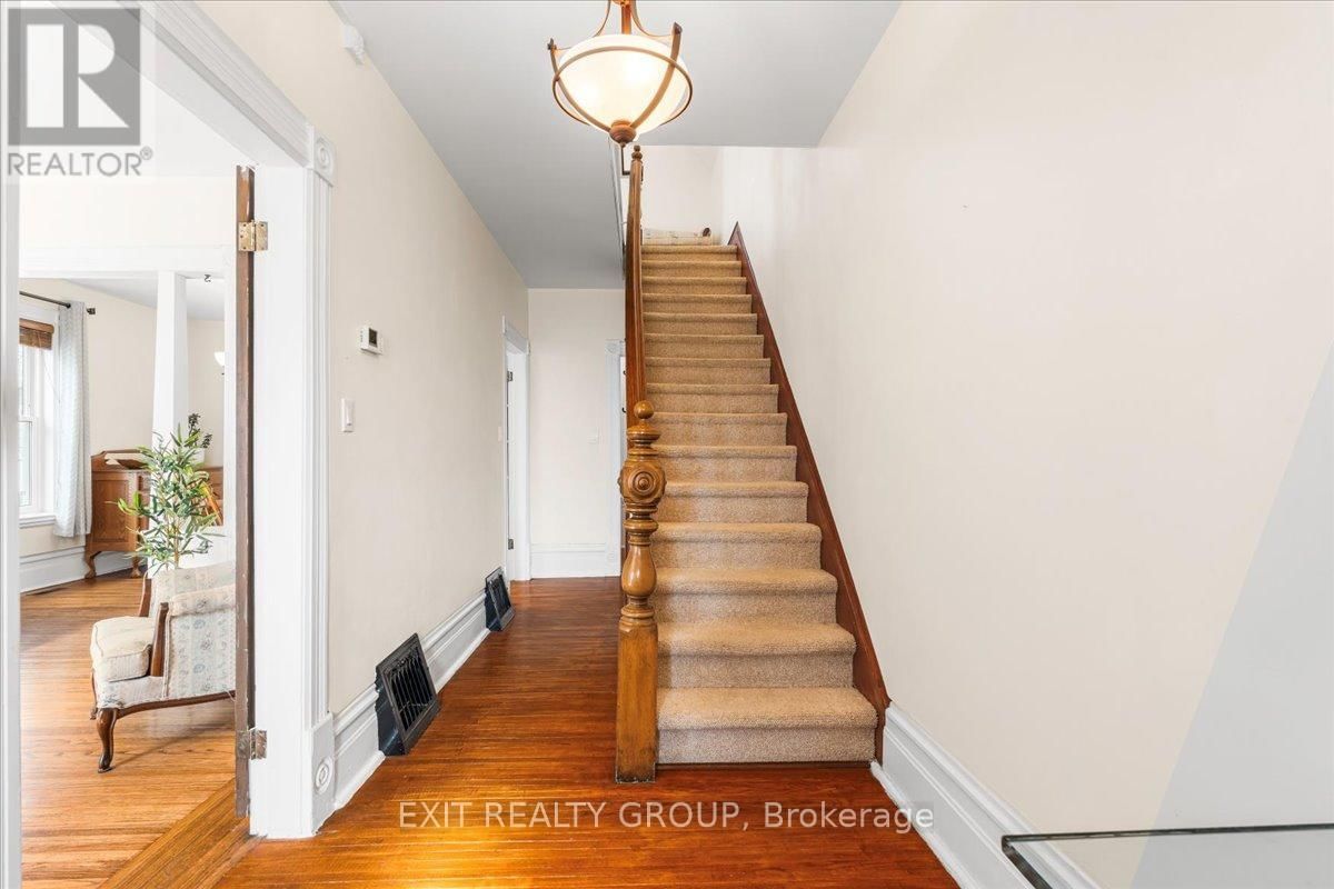 207 DURHAM STREET SOUTH Image 2