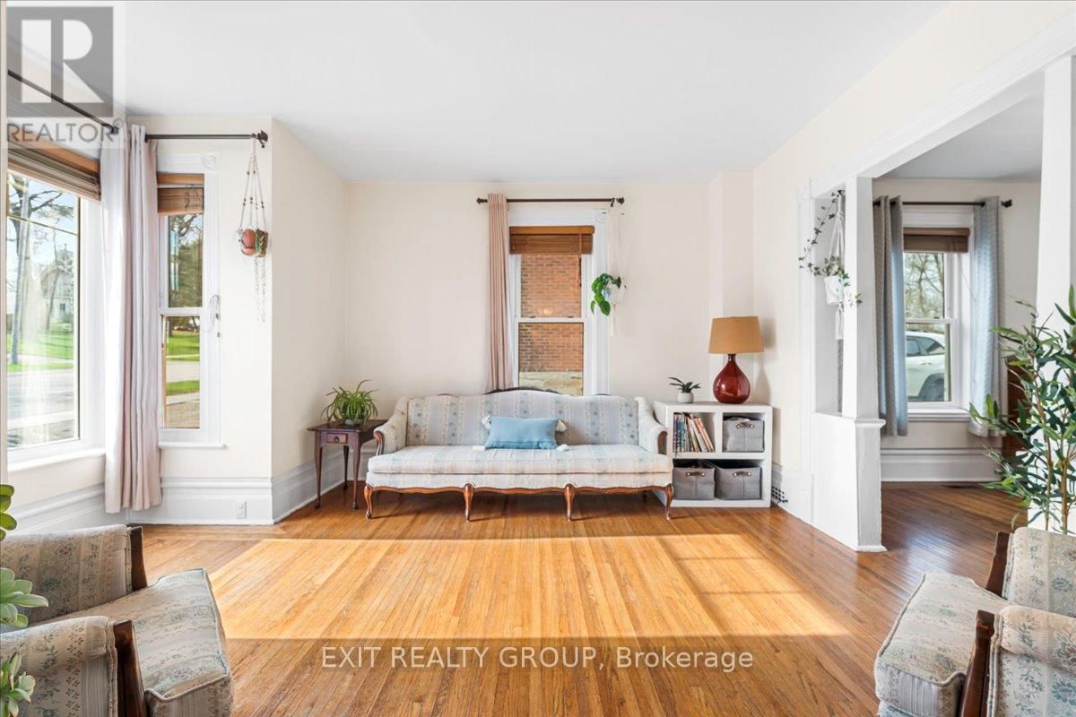 207 DURHAM STREET SOUTH Image 3