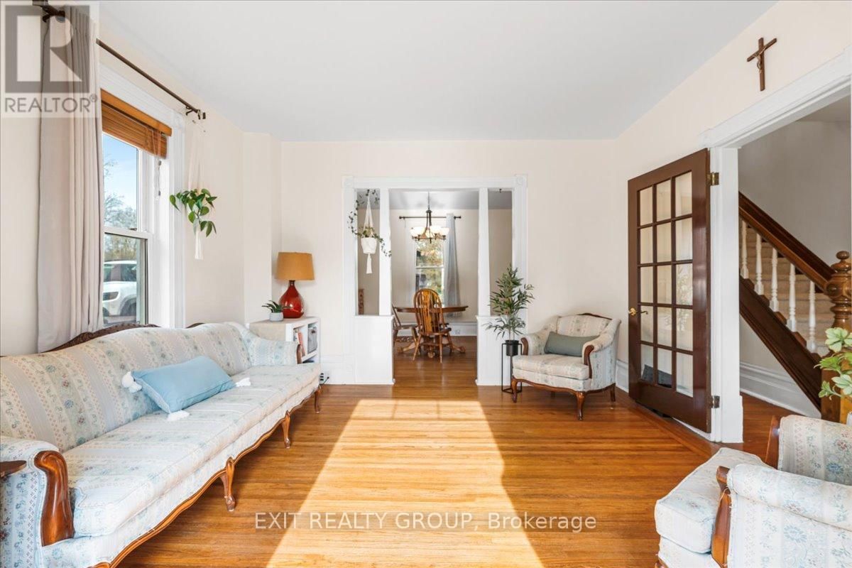 207 DURHAM STREET SOUTH Image 4