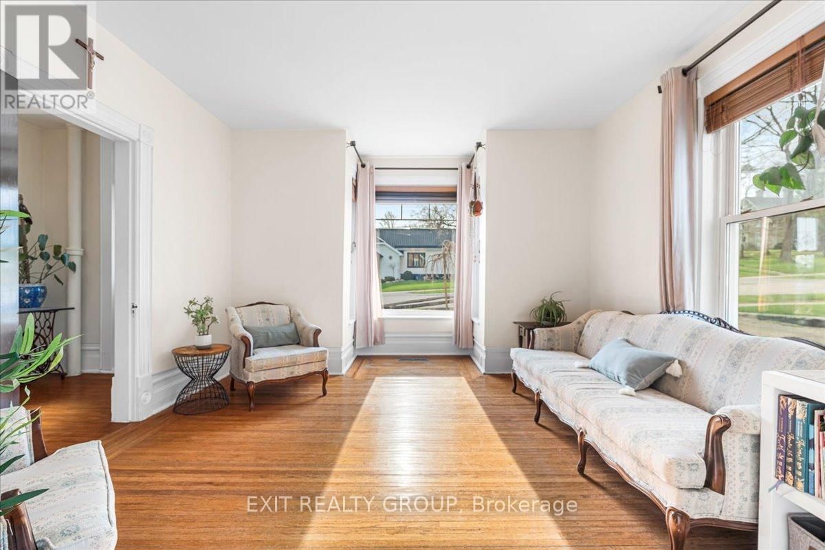 207 DURHAM STREET SOUTH Image 5