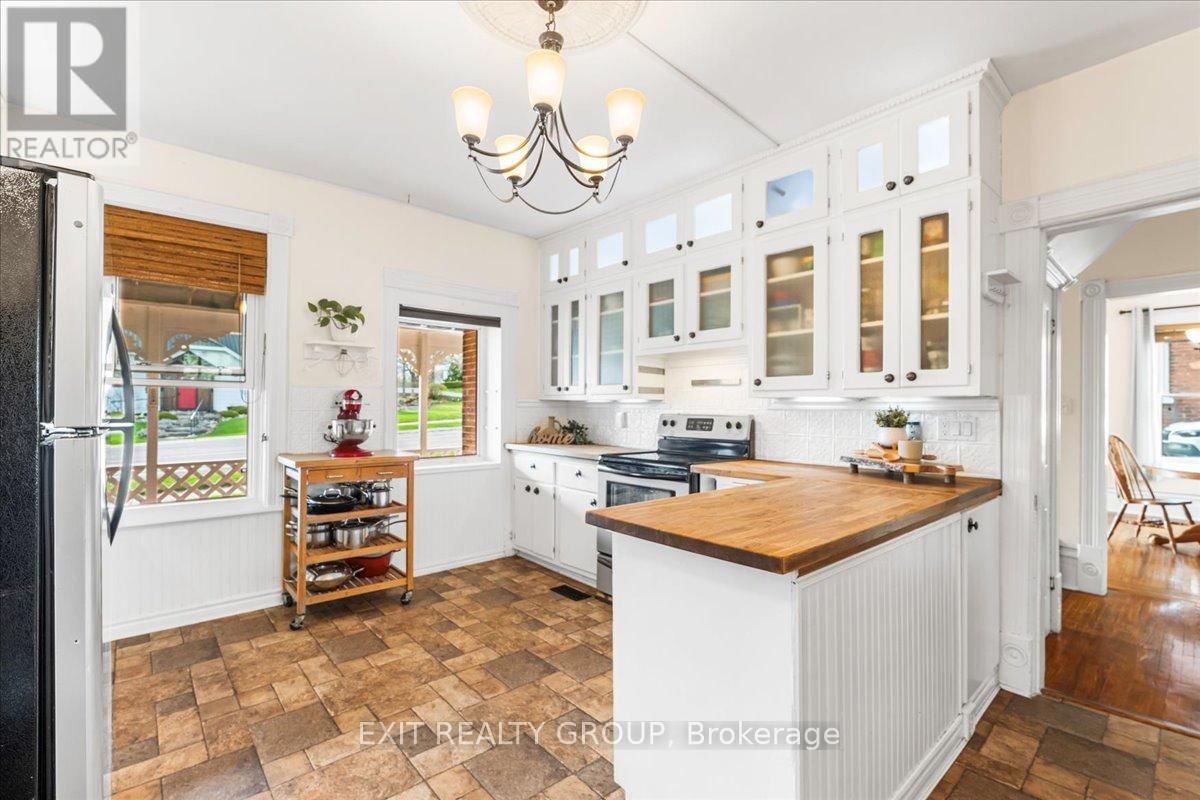 207 DURHAM STREET SOUTH Image 9