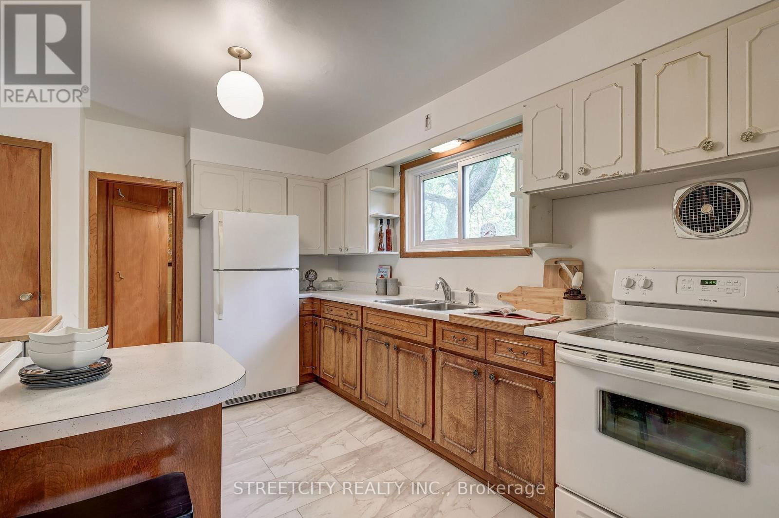 76 BLOOMFIELD DRIVE Image 12