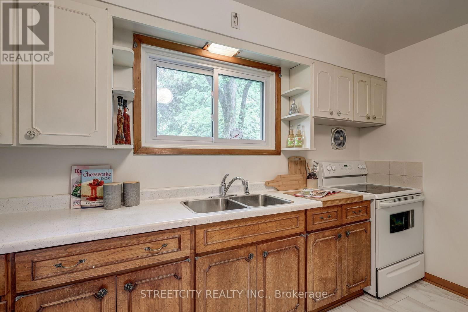 76 BLOOMFIELD DRIVE Image 14
