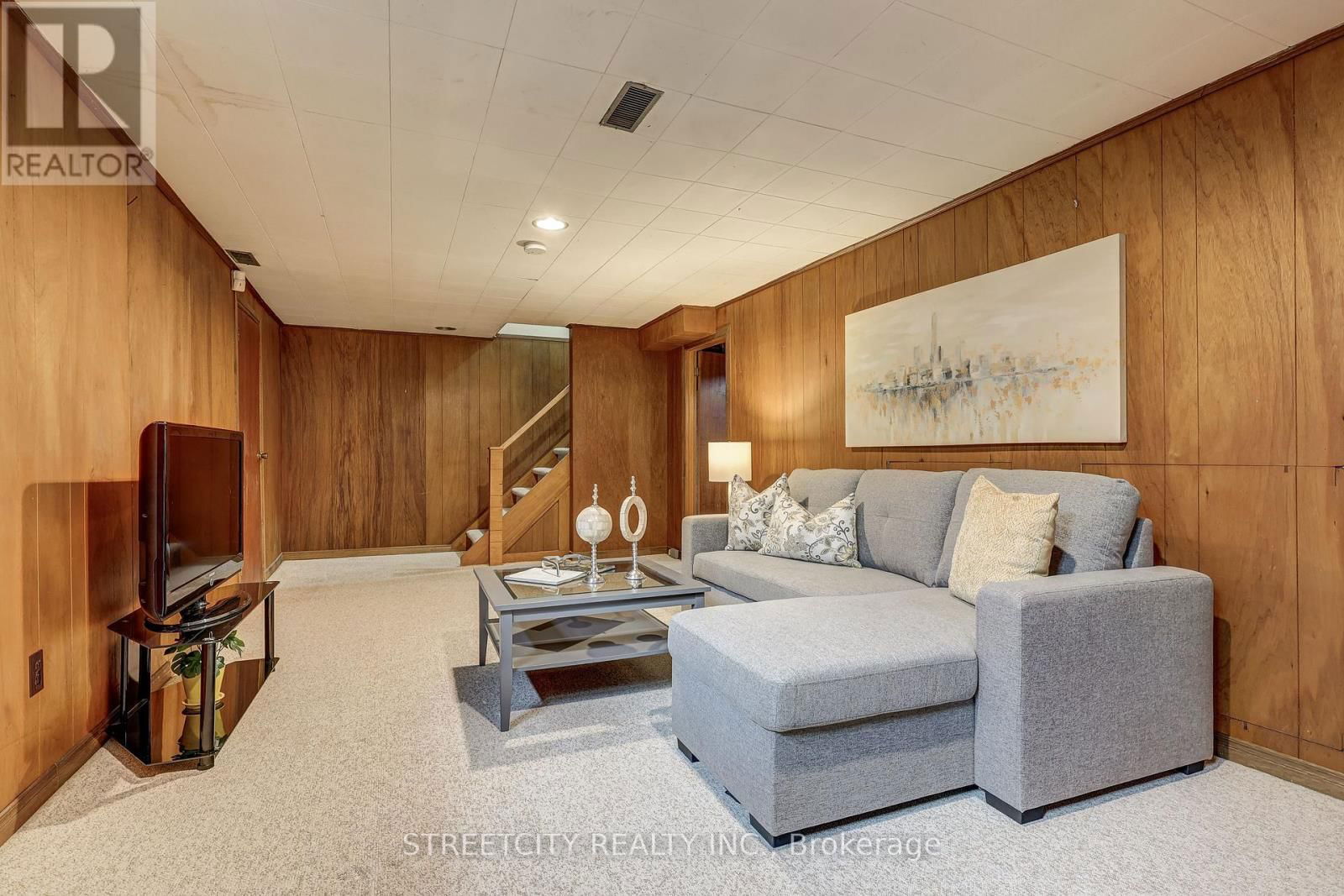 76 BLOOMFIELD DRIVE Image 31