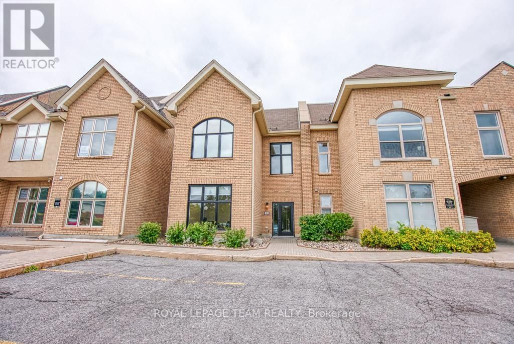 84 CENTREPOINTE DRIVE Image 1