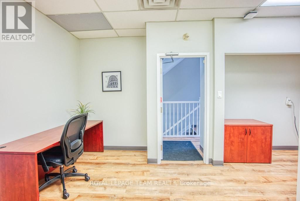 84 CENTREPOINTE DRIVE Image 10