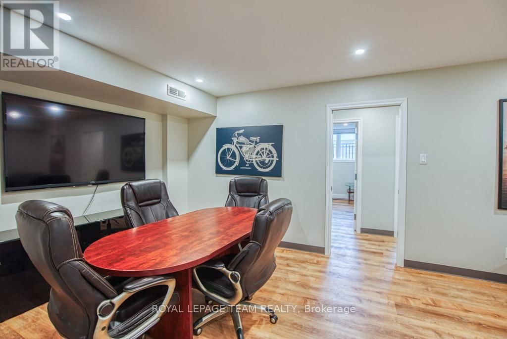 84 CENTREPOINTE DRIVE Image 19