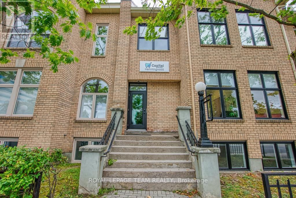 84 CENTREPOINTE DRIVE Image 2