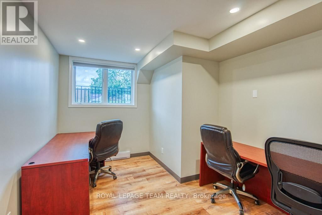84 CENTREPOINTE DRIVE Image 24
