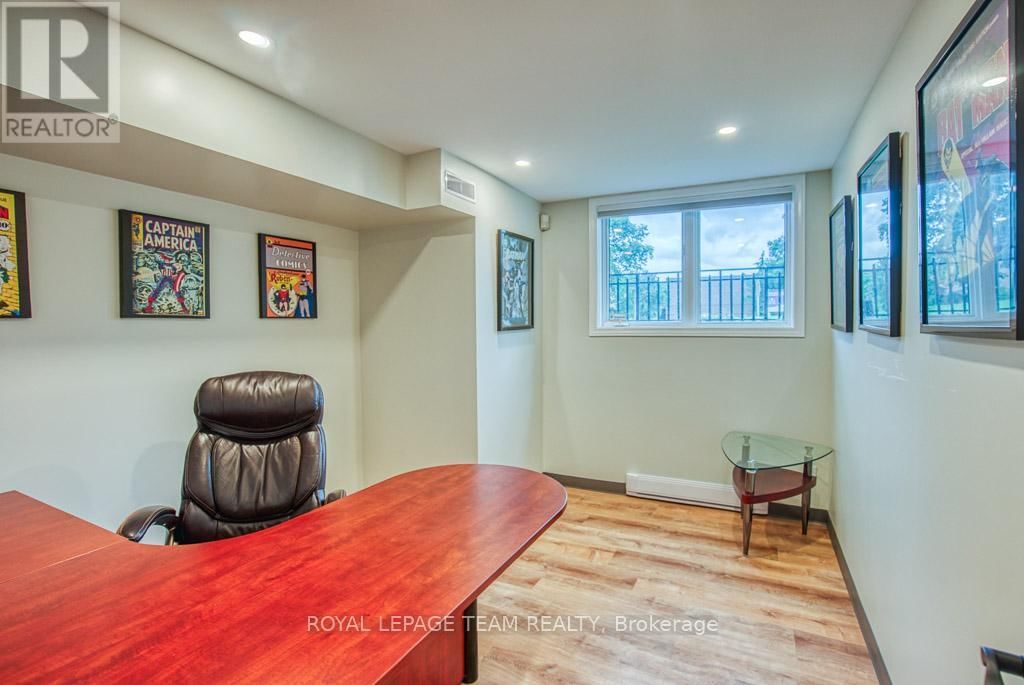 84 CENTREPOINTE DRIVE Image 25