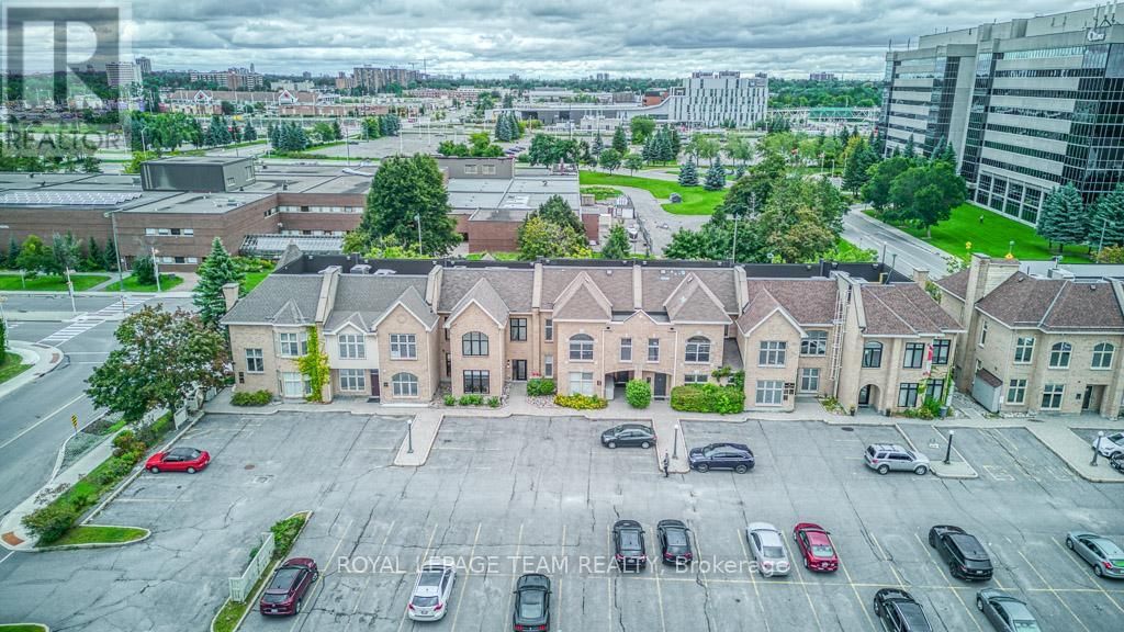84 CENTREPOINTE DRIVE Image 3