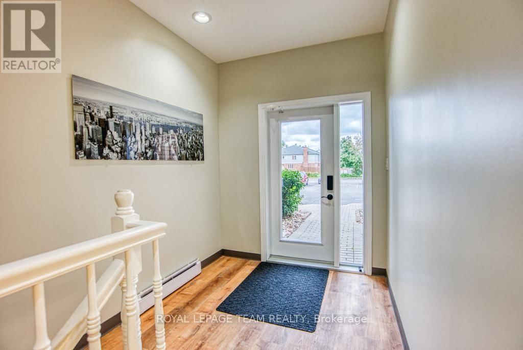 84 CENTREPOINTE DRIVE Image 4