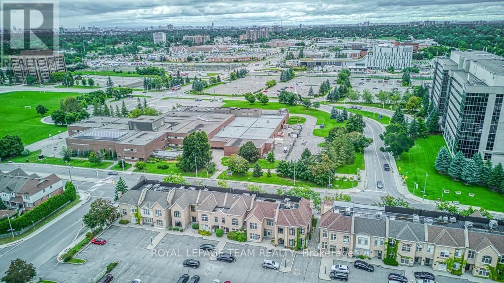 84 CENTREPOINTE DRIVE Image 47