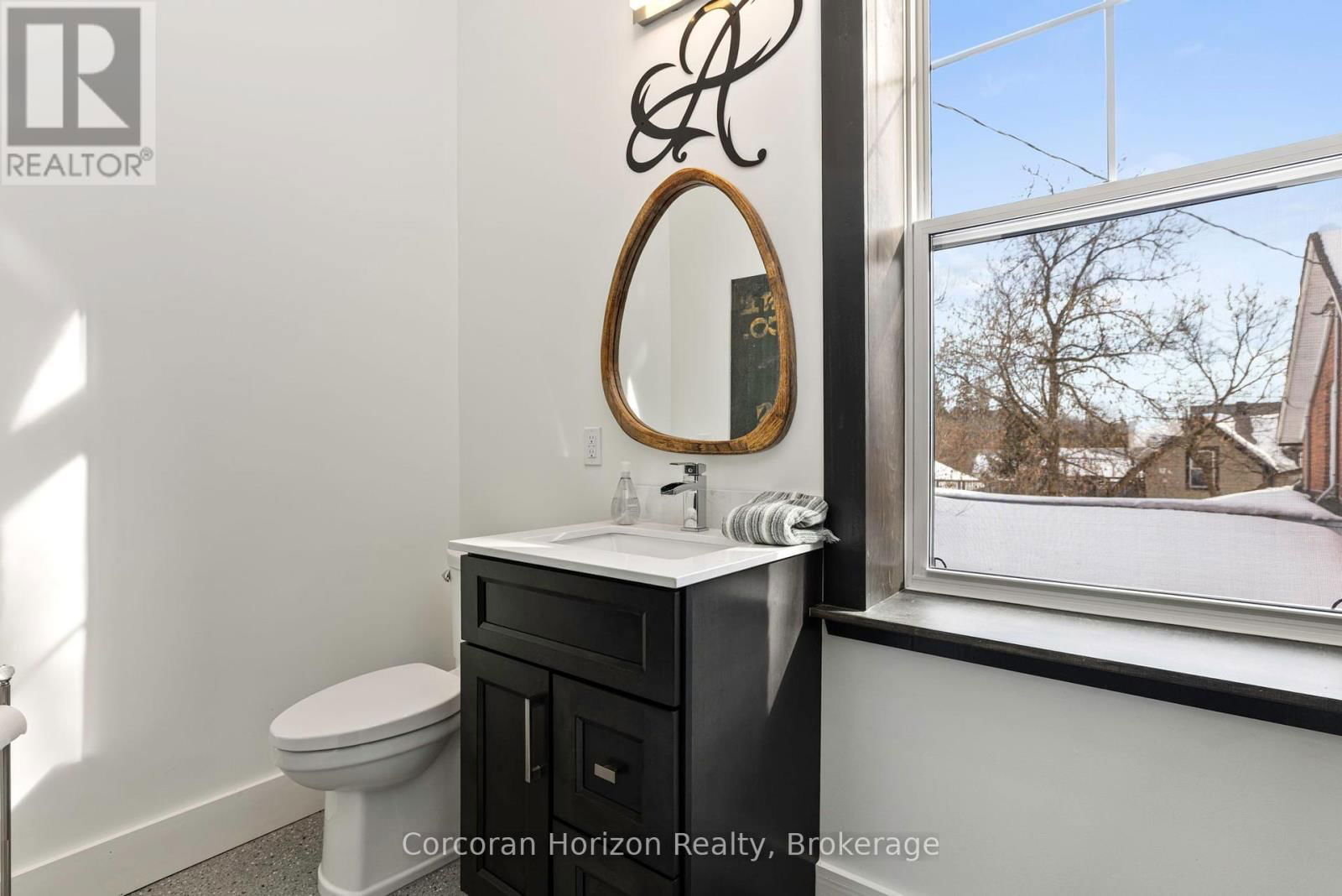 164 ONTARIO STREET Image 24