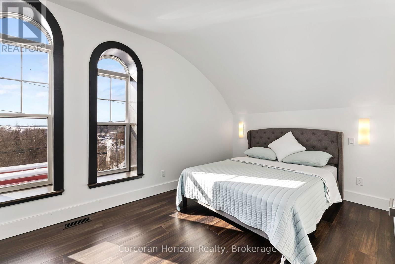 164 ONTARIO STREET Image 25