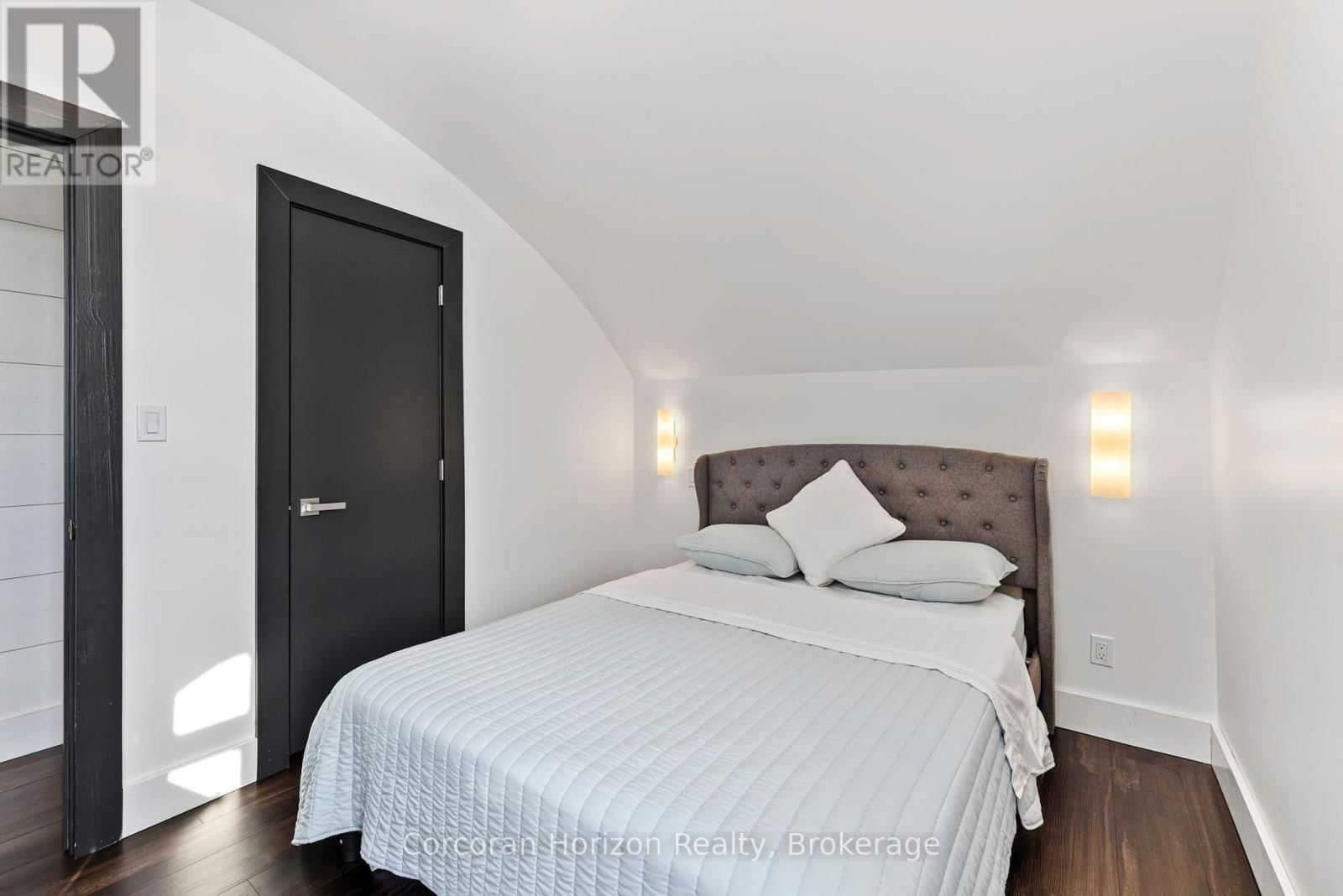 164 ONTARIO STREET Image 26